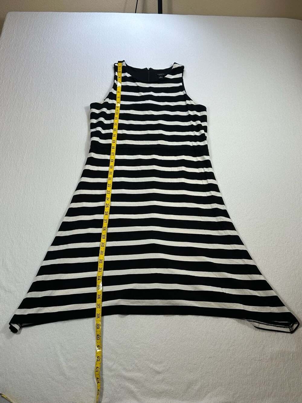 Ann Taylor Black & Cream Striped Sleeveless Sharkbite Dress Size 8 - Picture 4 of 8